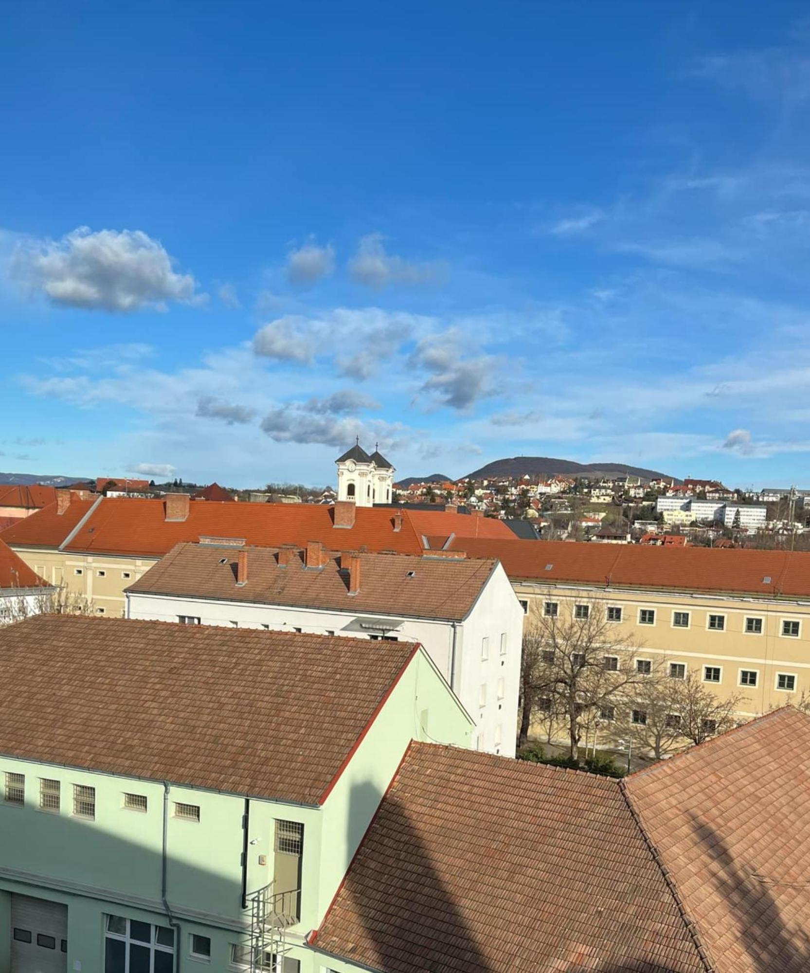Hellowine Apartman Eger Exterior foto